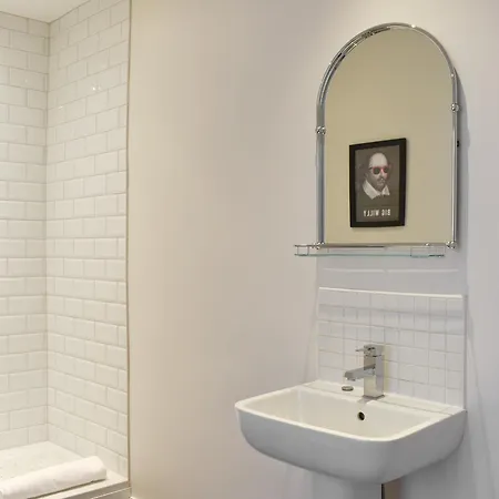 Brittain House Semesterbostad
